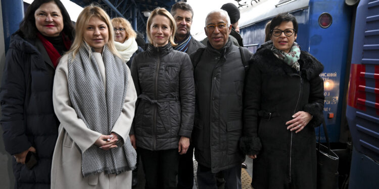 Costa y Kallas visitan Ucrania en su primer acto oficial