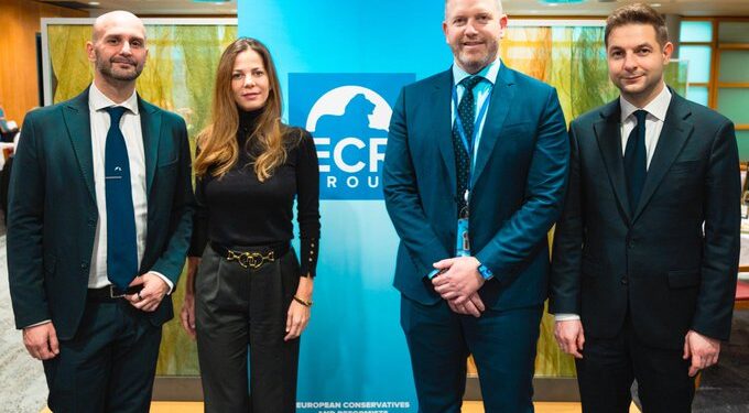 Nora Junco y Diego Solier de «Se Acabó la Fiesta», se unen al Grupo de los Conservadores y Reformistas del Parlamento sin Alvise Pérez