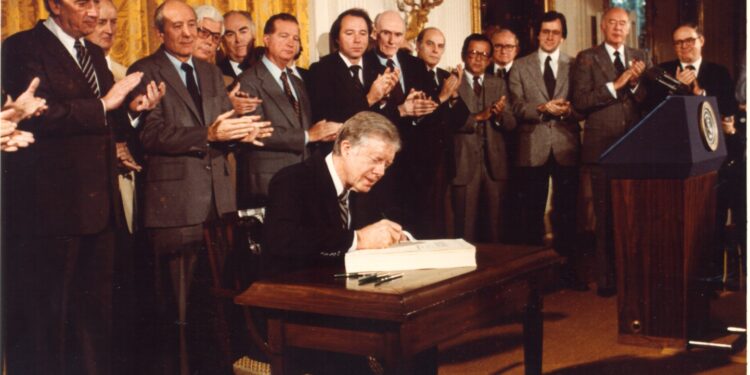 La UE expresa sus condolencias por la muerte de Carter y alaba su talante político