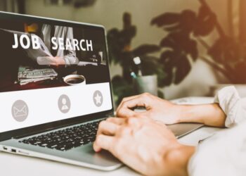 Los puestos de trabajo de gerentes de ventas, marketing y desarrollo, los más anunciados online en la UE