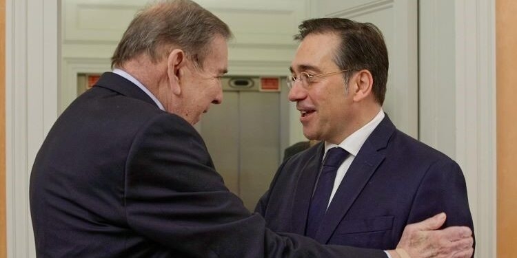 Albares anuncia la concesión del asilo político a Edmundo González Urrutia