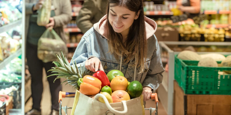 Los españoles hacen un mejor aprovechamiento de los alimentos y del agua en el hogar