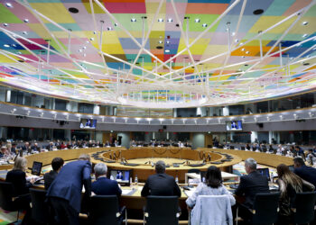 El Consejo de Empleo y Política Social aborda la competitividad y los retos demográficos, pero no logra consenso sobre la Directiva de prácticas profesionales