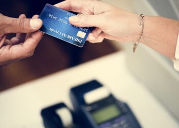 Los pagos digitales continúan aumentando, aunque a un ritmo menor