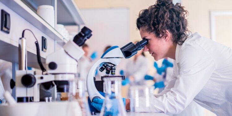 La UE gastó 381.400 millones de euros en investigación y desarrollo en 2023