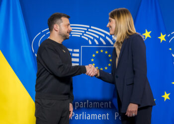 La Eurocámara acusa a Rusia de manipulación histórica y exige el fin de su agresión a Ucrania