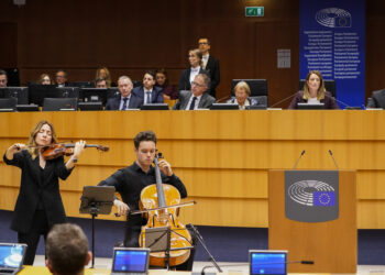 La Eurocámara conmemora a las víctimas del Holocausto y Metsola alerta sobre el resurgimiento del antisemitismo en Europa