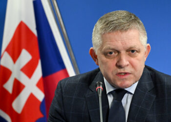 El primer ministro eslovaco amenaza con medidas contra Ucrania por el cierre del tránsito de gas ruso