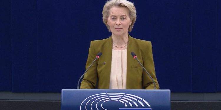 Von der Leyen incide en la prioridad de fomentar la descarbonización y la competitividad en la UE