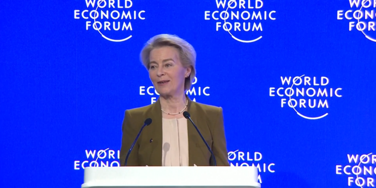 Von der Leyen aboga por impulsar las energías renovables en África