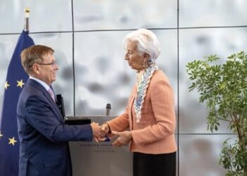 Lagarde avisa de que la «independencia de facto» de los bancos centrales está en cuestión en parte del mundo