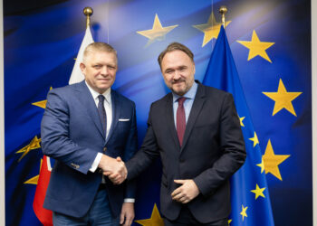 Fico reitera en Bruselas su amenaza de tomar “medidas recíprocas” contra Ucrania por el fin del tránsito de gas ruso