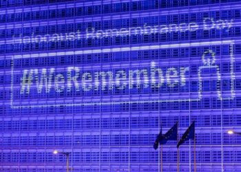 La UE alerta sobre el resurgimiento del antisemitismo en el 80º aniversario de la liberación de Auschwitz