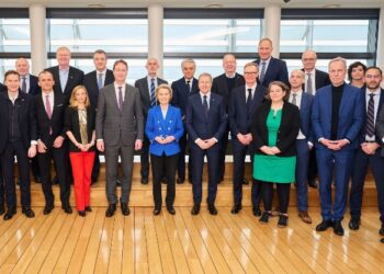 Von der Leyen pone en marcha un diálogo estratégico para abordar la situación del sector automovilístico europeo
