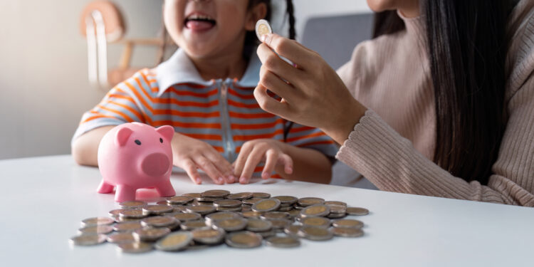 La tasa de ahorro de los hogares en la zona del euro cae al 15,3%