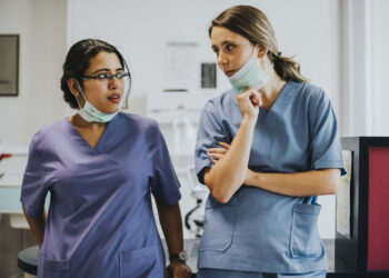 España necesita 100.000 enfermeras para alcanzar la media de la Unión Europea