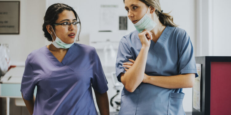 España necesita 100.000 enfermeras para alcanzar la media de la Unión Europea