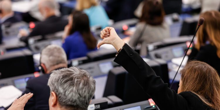 La Eurocámara condena el autoritarismo en Georgia y exige elecciones libres y sanciones al gobierno de «Sueño Georgiano»