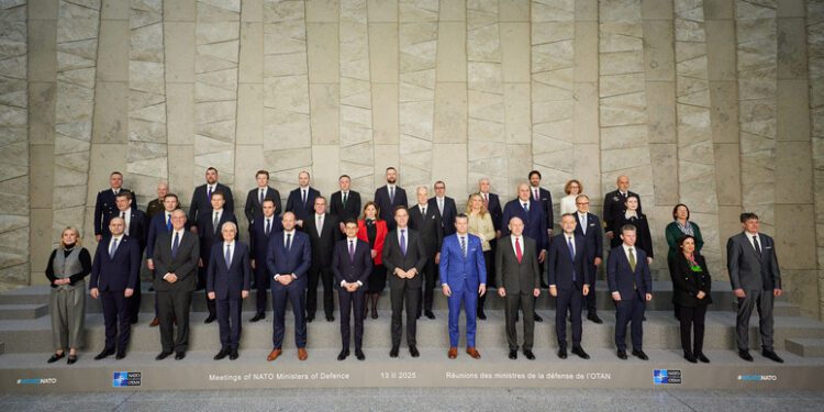 Rutte insiste en reforzar la posición de Ucrania para futuras negociaciones y rechaza “acuerdos que Putin pueda cuestionar”