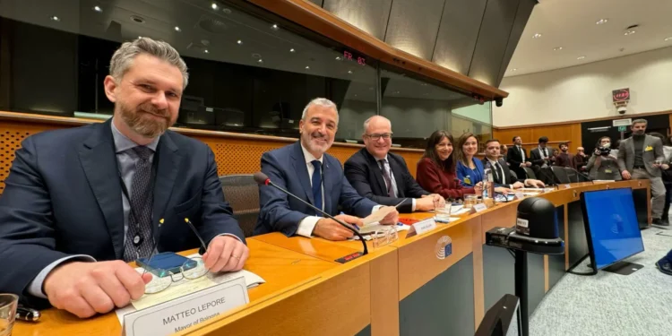 Barcelona y otras 12 ciudades europeas piden equiparar el gasto de vivienda asequible con el de defensa