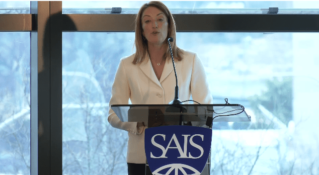 Metsola afirma en Washington que la UE y los EE.UU. “pueden encontrar una manera de que todos salgamos ganando»