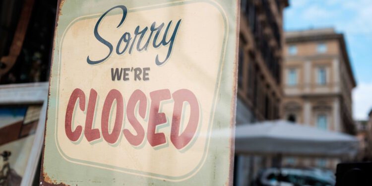 Las quiebras disminuyen ligeramente y las matriculaciones aumentan en el cuarto trimestre de 2024