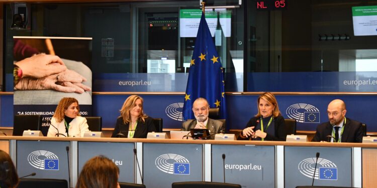 AESTE reivindica en el Parlamento Europeo el papel clave del sector de los Cuidados en el reto demográfico