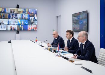 Macron se prepara para reunirse con Trump tras convocar dos reuniones de líderes para abordar la crisis en Ucrania