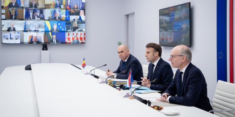 Macron se prepara para reunirse con Trump tras convocar dos reuniones de líderes para abordar la crisis en Ucrania