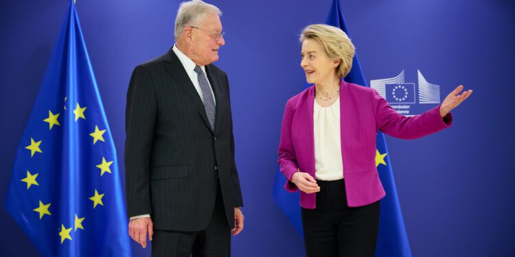 Von der Leyen reafirma la voluntad de la UE de trabajar con EE.UU. para lograr una paz “justa y duradera” en Ucrania