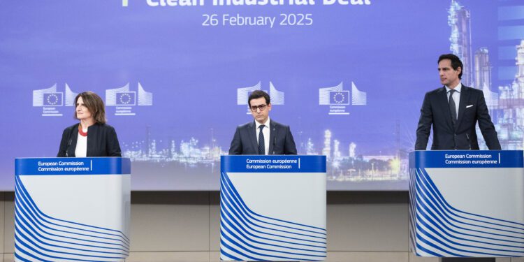 Bruselas presenta su plan para reducir los precios de la energía y fortalecer la industria limpia