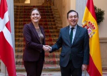 Albares pide el apoyo de la futura Presidencia danesa a las lenguas cooficiales españolas