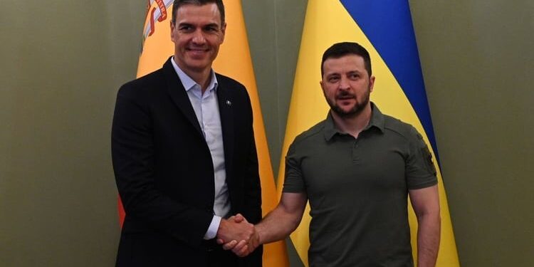 Sánchez traslada a Zelenski su apoyo a “una paz justa y duradera” en Ucrania