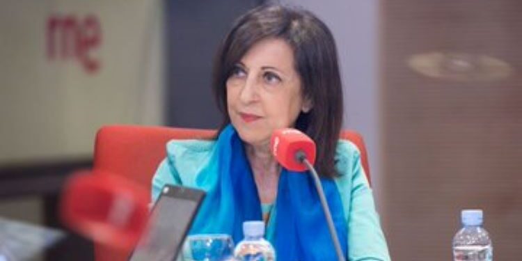 Robles denuncia el “contorsionismo delirante” de Trump al acusar a Zelenski de iniciar la guerra