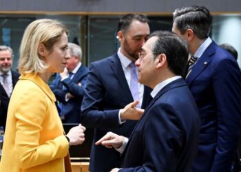 Albares es “partidario” de analizar el nuevo fondo militar europeo propuesto por Kallas para Ucrania