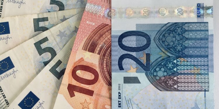 El número de billetes en euros falsos siguió siendo bajo en 2024