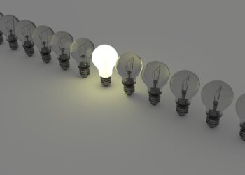 Bruselas impulsa un plan de acción para ahorrar 260.000 millones de euros en energía hasta 2040