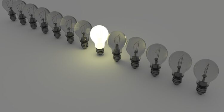 Bruselas impulsa un plan de acción para ahorrar 260.000 millones de euros en energía hasta 2040