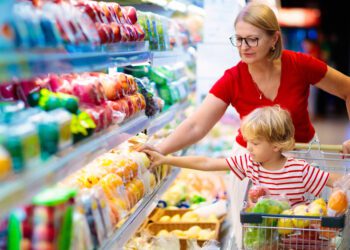 El volumen del comercio minorista disminuyó un 0,2% en la zona del euro y un 0,3% en la UE