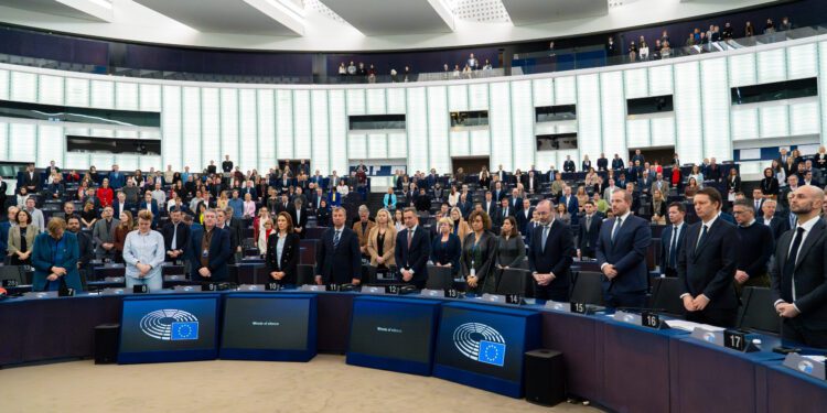 El Parlamento condena el tiroteo de Örebró y lo tacha como un acto de violencia sin sentido