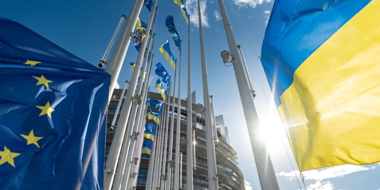 El Parlamento desplegará banderas de la UE y Ucrania como muestra de apoyo al pueblo ucraniano