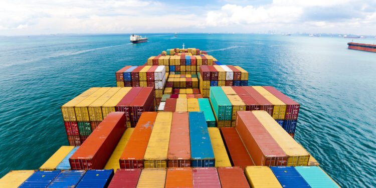 El superávit comercial de la UE se mantiene en positivo durante seis trimestres consecutivos