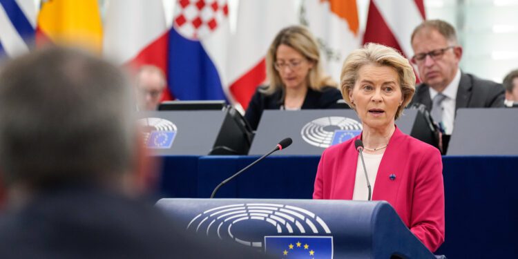 Von der Leyen insiste en el Parlamento en que “gastamos menos del 2% de nuestro PIB en defensa y debemos superar el 3%”