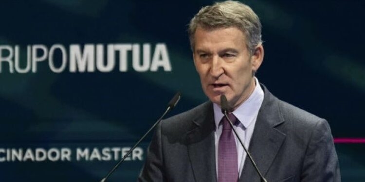 Feijóo considera “injustificable” que Sánchez no le haya informado de su postura en el Consejo Europeo extraordinario