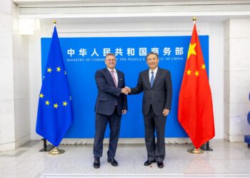 Bruselas y China acuerdan reforzar su diálogo sobre comercio e inversión en la cadena de suministro de vehículos eléctricos