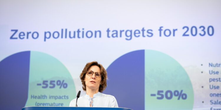 Bruselas insta a la UE a adoptar medidas “más contundentes” para alcanzar los primero objetivo de contaminación cero en 2030