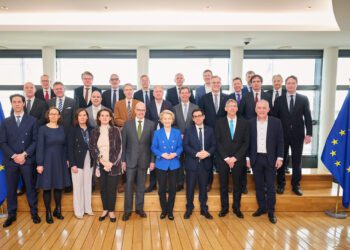 Bruselas lanza el diálogo estratégico para asegurar el futuro de la siderurgia europea