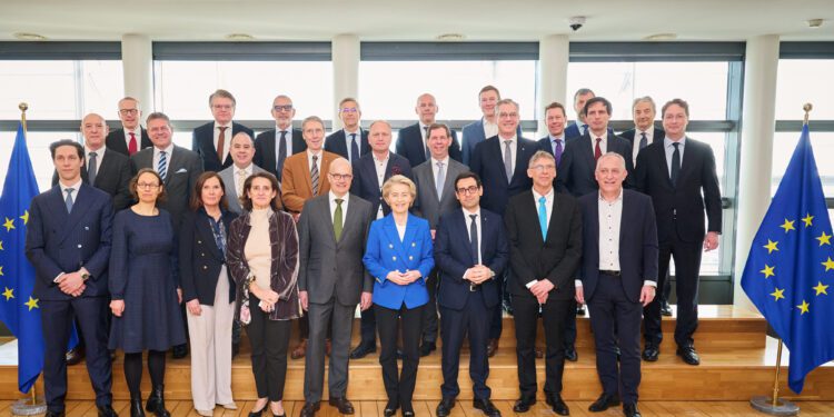 Bruselas lanza el diálogo estratégico para asegurar el futuro de la siderurgia europea