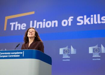 Bruselas presenta su plan para abordar la crisis de habilidades y reducir el bajo rendimiento en competencias básicas a menos del 15% para 2030