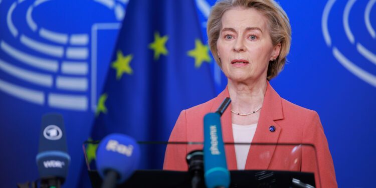 Bruselas responde a los aranceles de Trump con gravámenes por valor de 26.000 millones